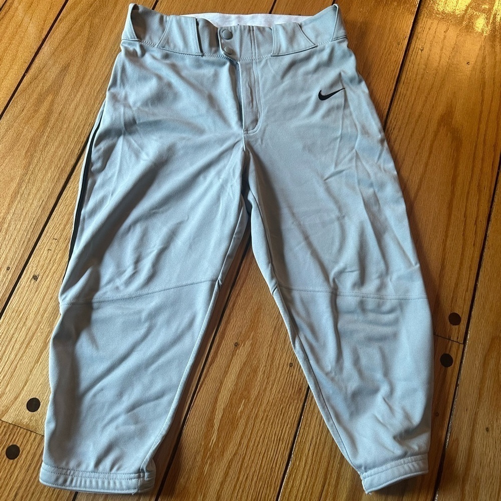 Men’s baseball pant. Short length. Size small.
